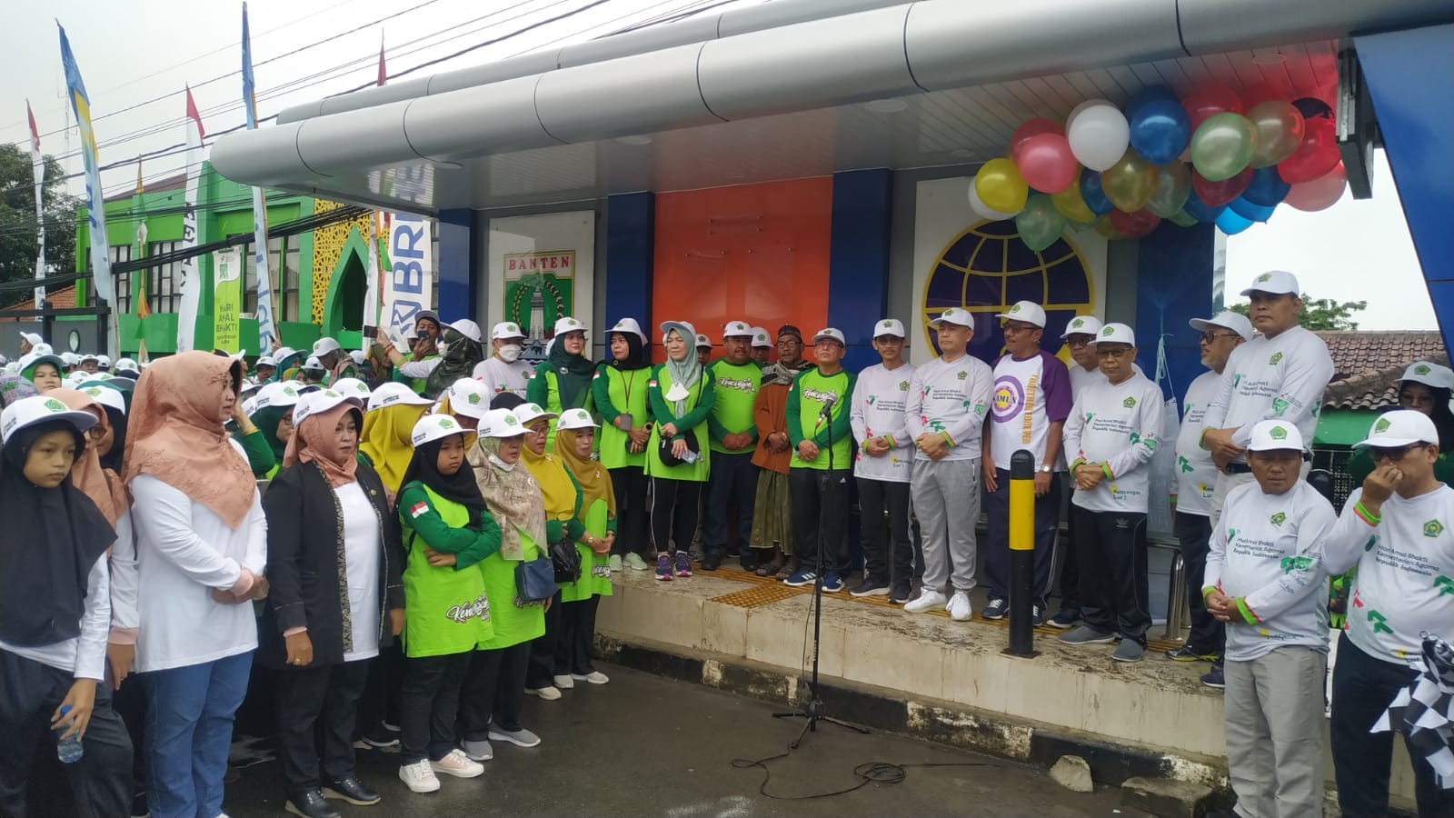 Kakanwil Kemenag Banten bersama Stafsus Menag ikuti jalan sehat kerukunan di Pandeglang