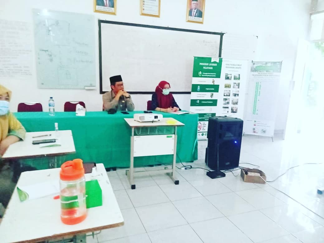 Kasubbag TU Kemenag Tangsel Pada Pelatihan Pelayanan Publik