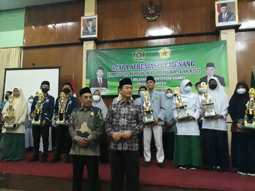Penyerahan Piala dan Piagam Para Juara KSM Tingkat Provinsi Banten 2022