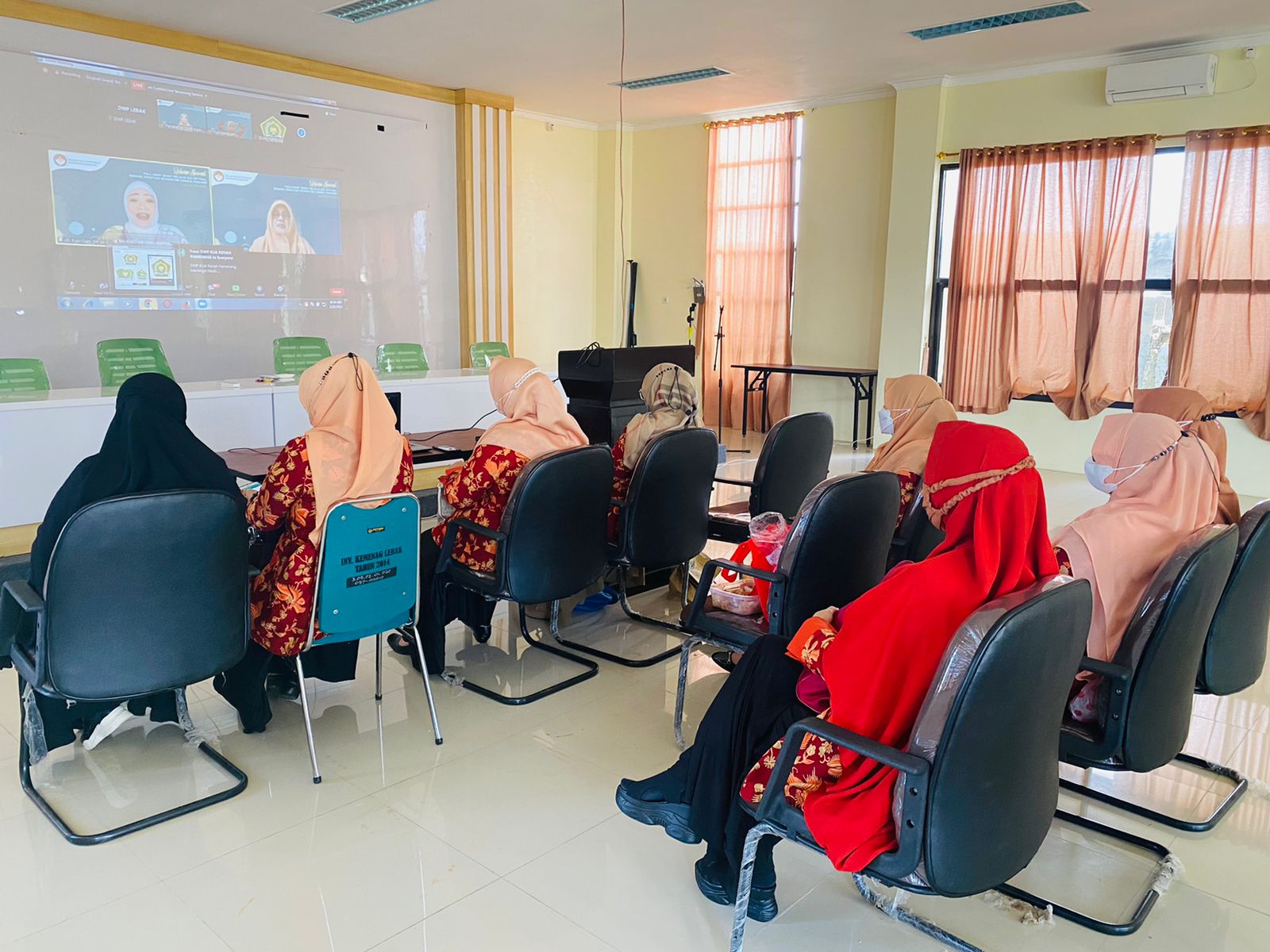 DWP Kantor Kemenag Lebak saat ikut serta Webinar Nasional