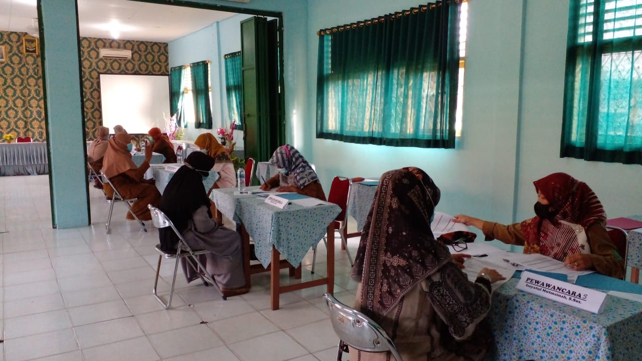 Sesi wawancara calon wali murid MTsN 2 Kota Cilegon