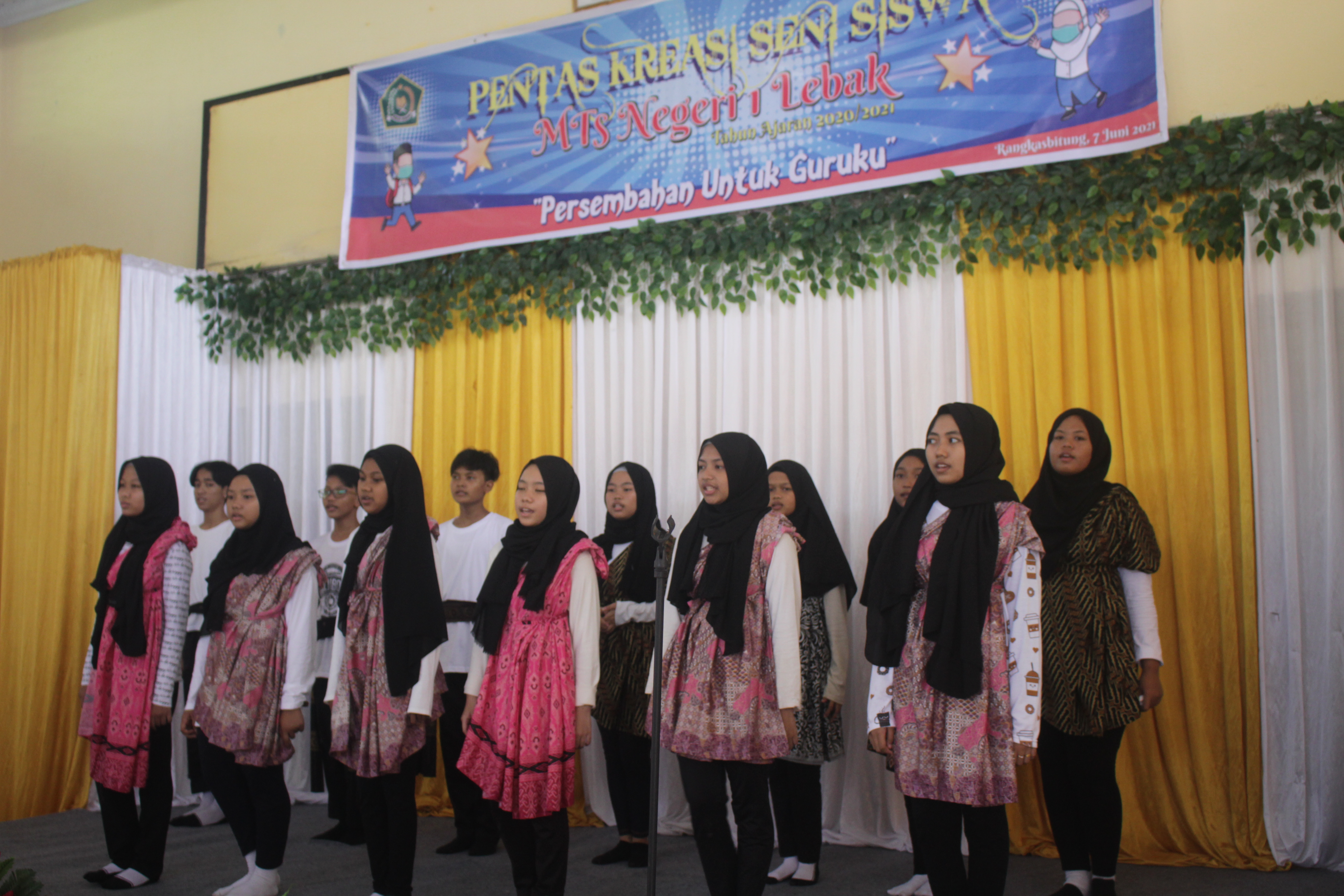 Kegiatan Pentas Kreasi Seni Siswa - MTs Negeri 1 Lebak