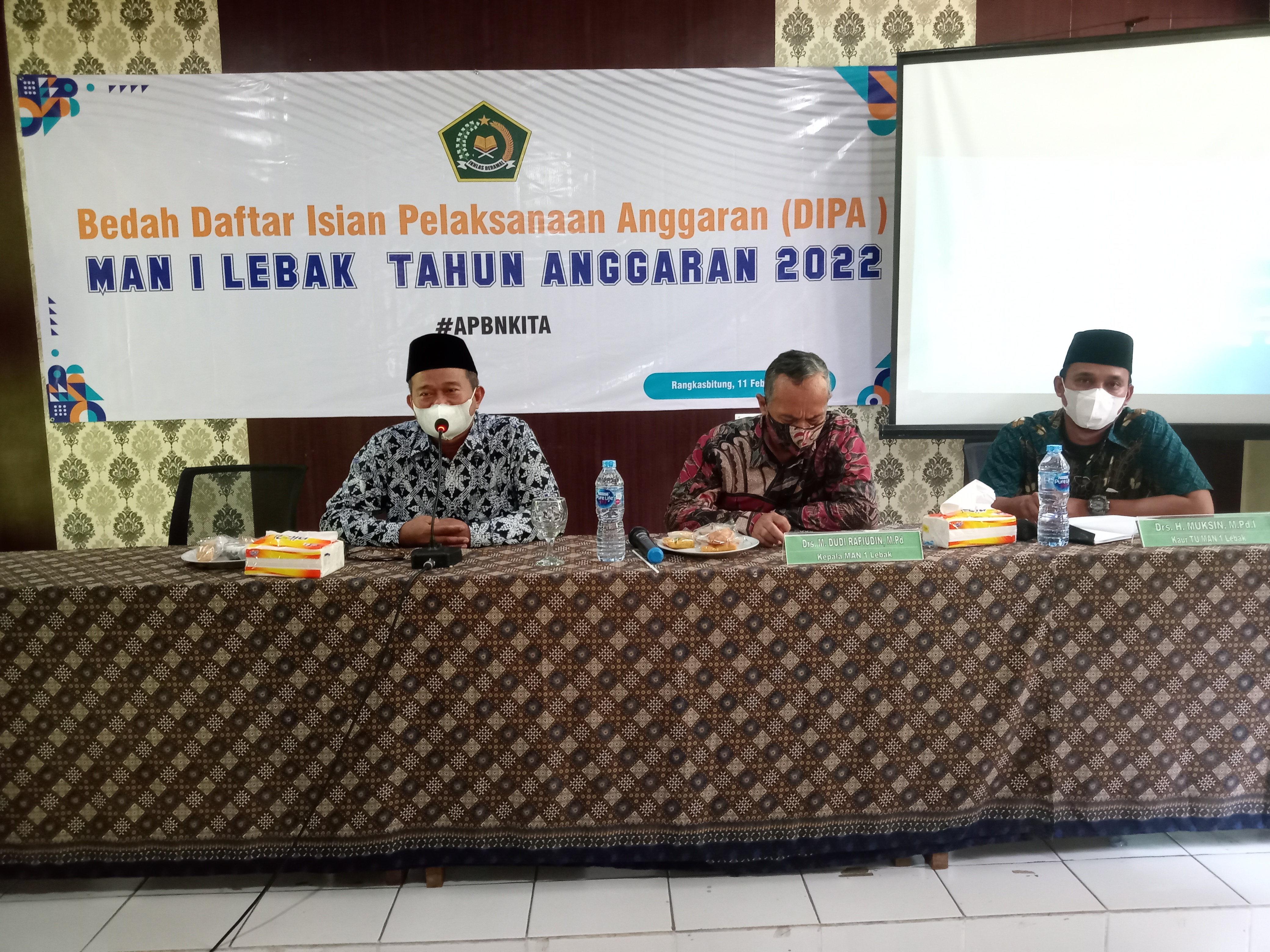 Kasubbag TU Sudirman saat menutup kegiatan Bedah DIPA MAN 1 Lebak
