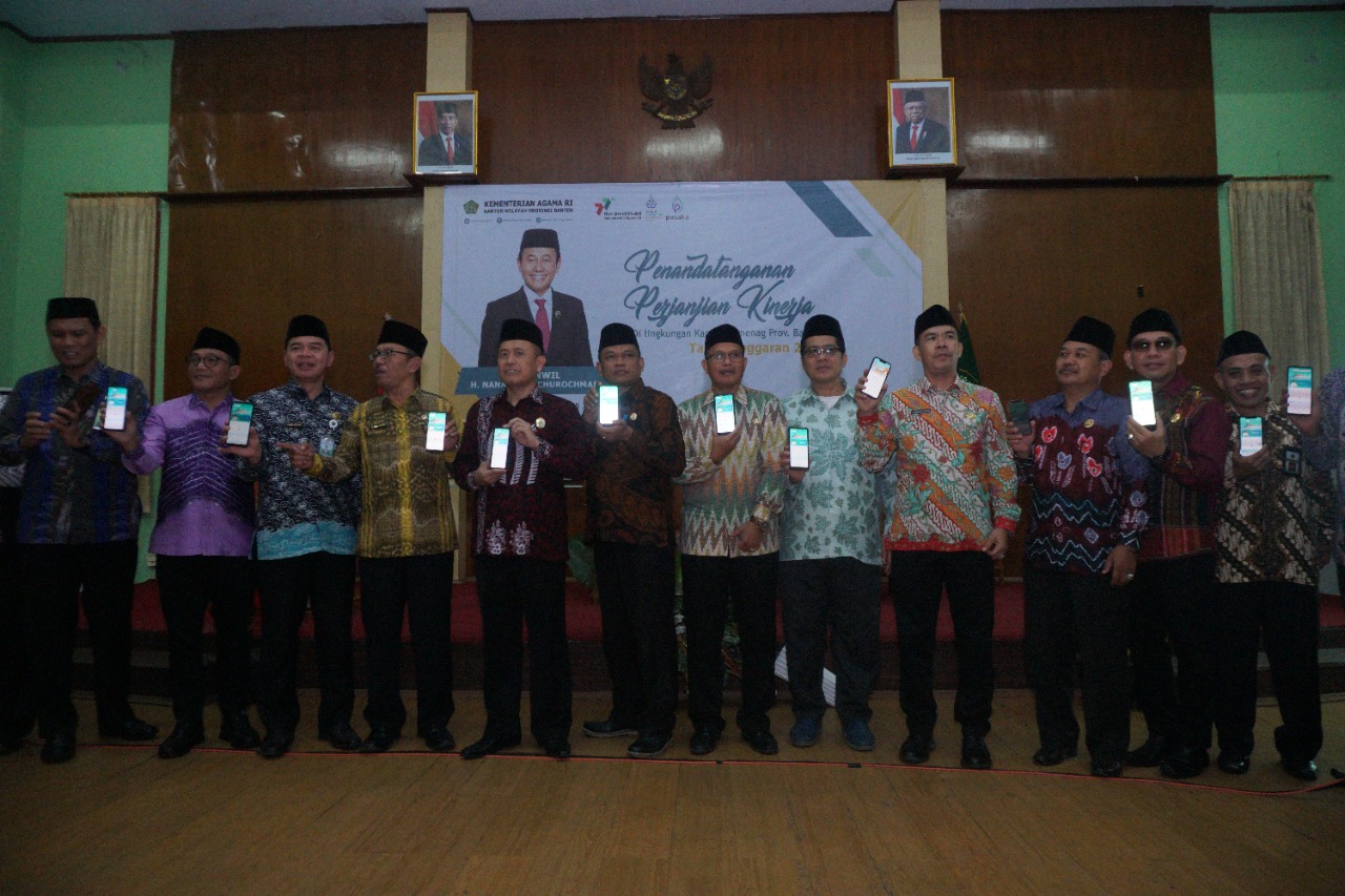 Jajaran eselon 3 Kanwil Kemenag se-Banten Download Aplikasi Pusaka.