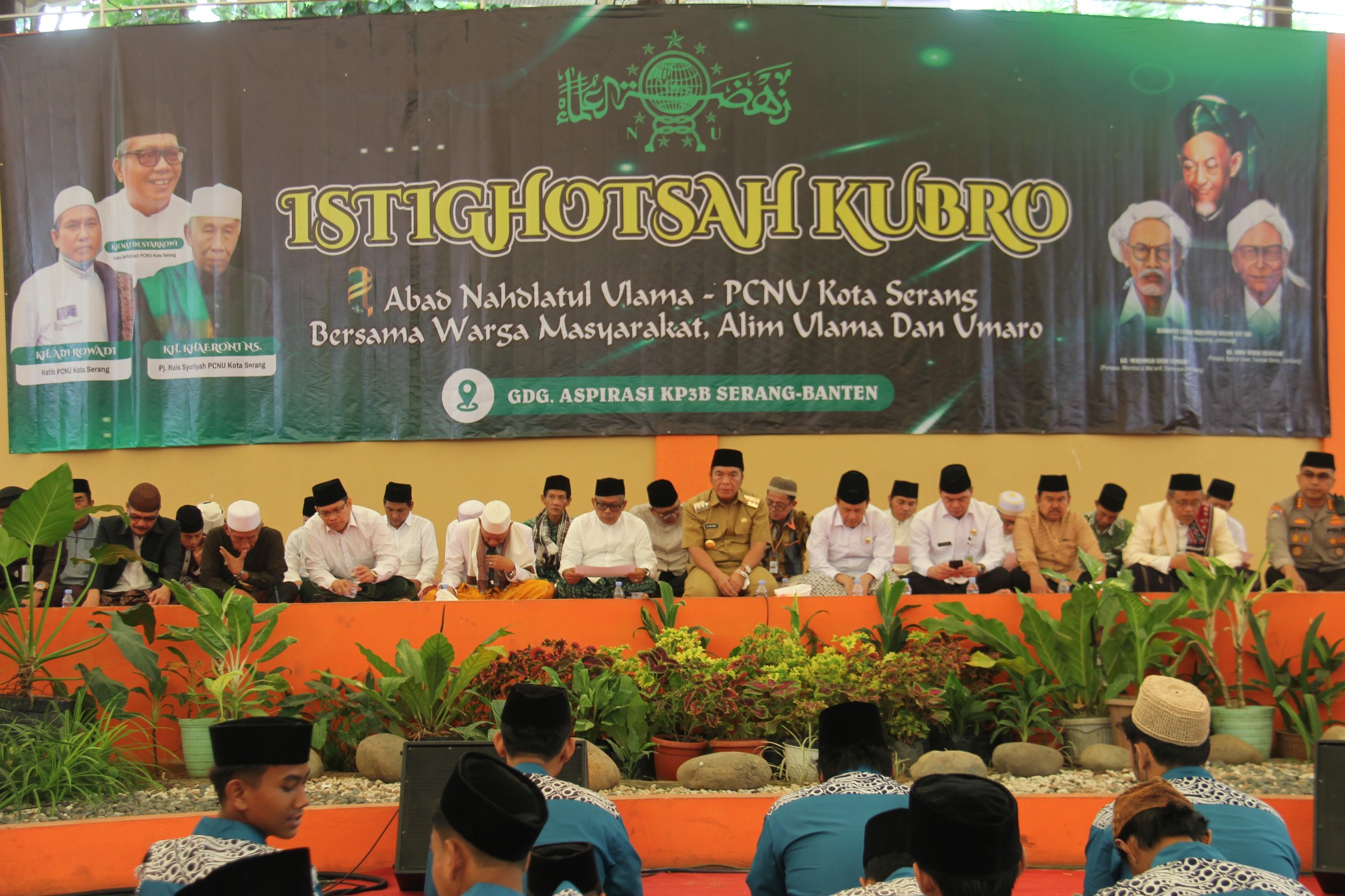 Istighotsah kubro bersama masyarakat, alim ulama dan umaro.
