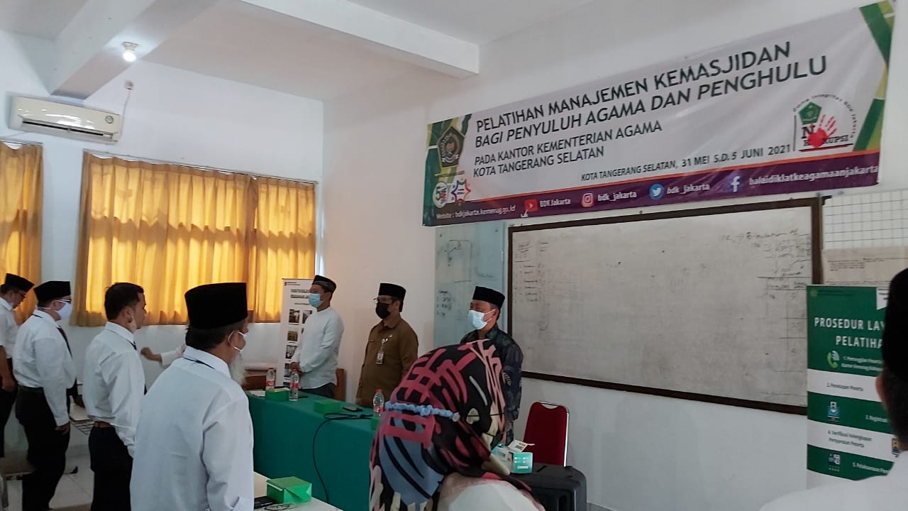 Acara dibuka oleh Kasubbag TU