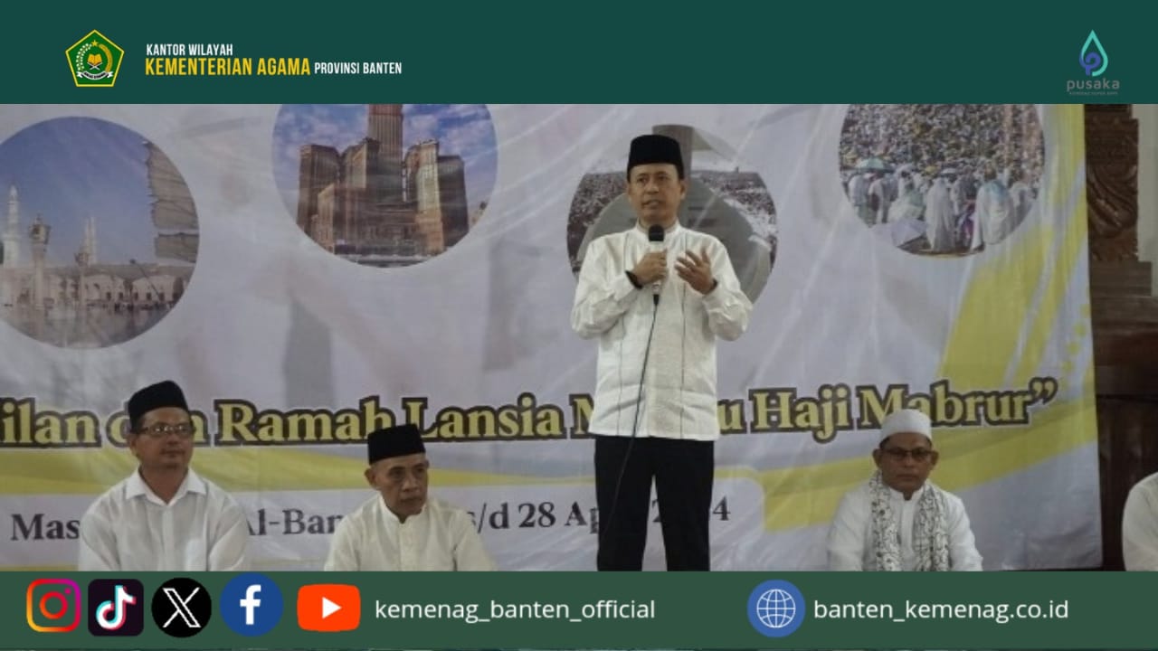 KaKanwil Kemenag Prov. Banten sedang menyampaikan sambutan pada acara Bimbingan Manasik Haji 2024 di Mesjid Raya Al Bantani