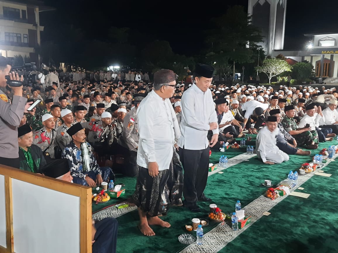 Kakanwil Kemenag Banten saat menghadiri peringatan malam Nuzulul Quran di Mapolda Banten.