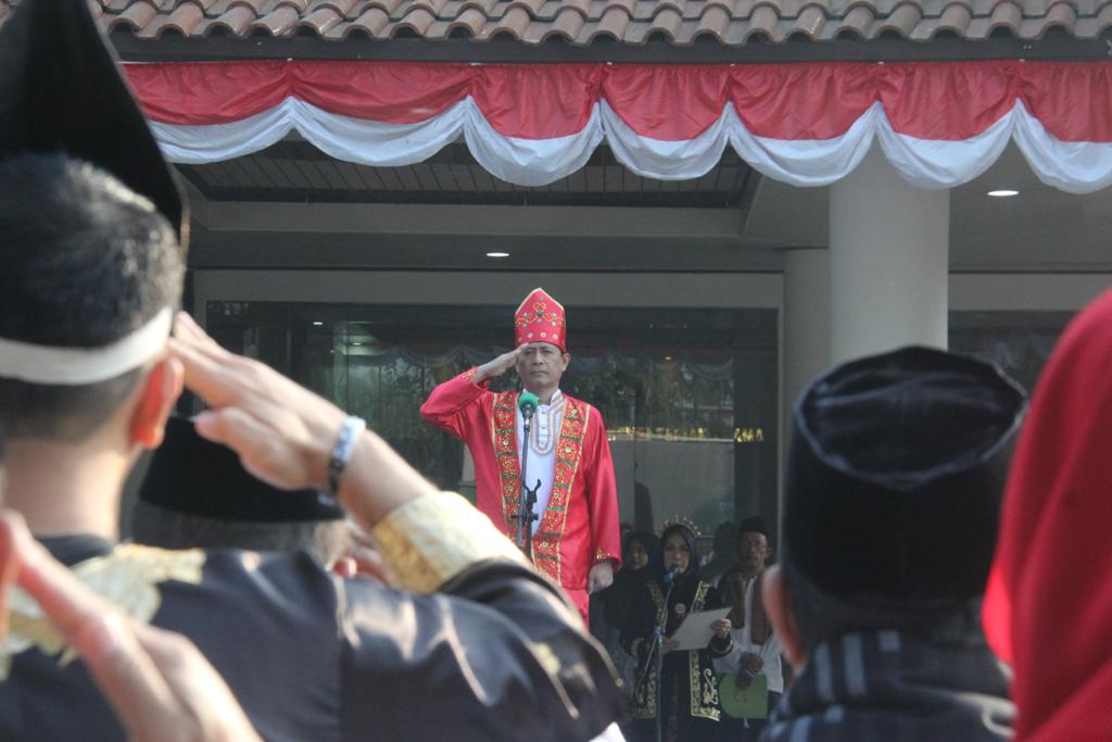 Kakanwil Kemenag Banten memimpin upacara 17 Agustus 2023.