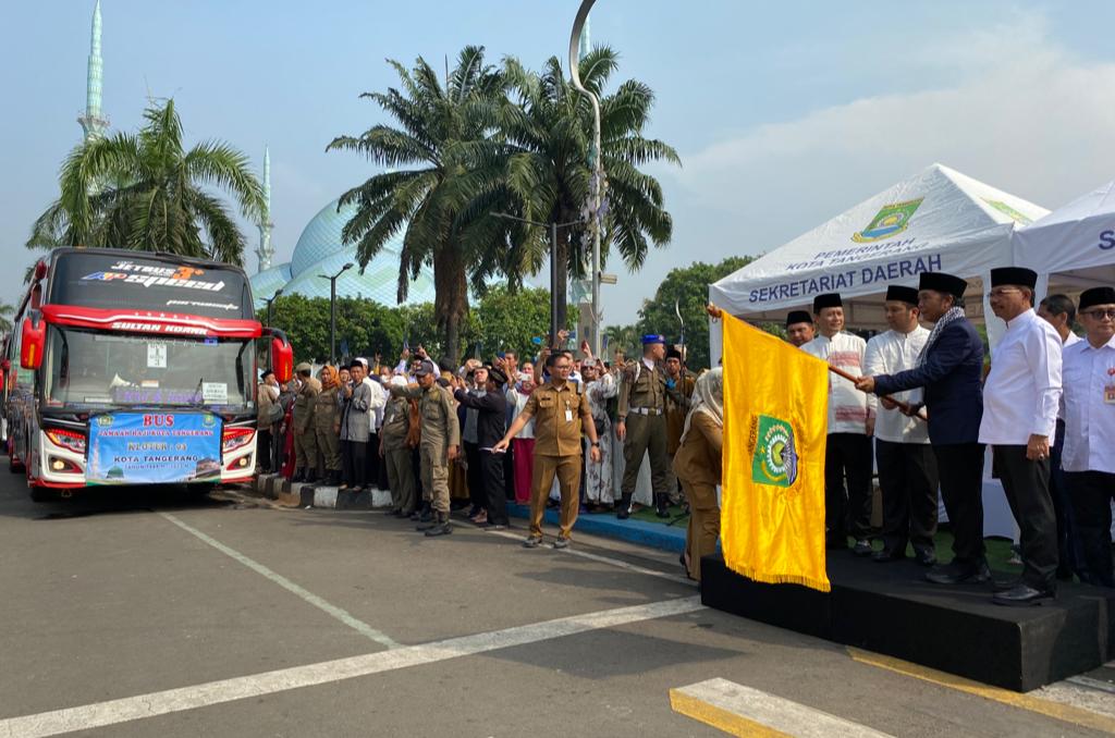 Pelepasan kloter 1 jamaah haji Provinsi Banten di Kota Tangerang.