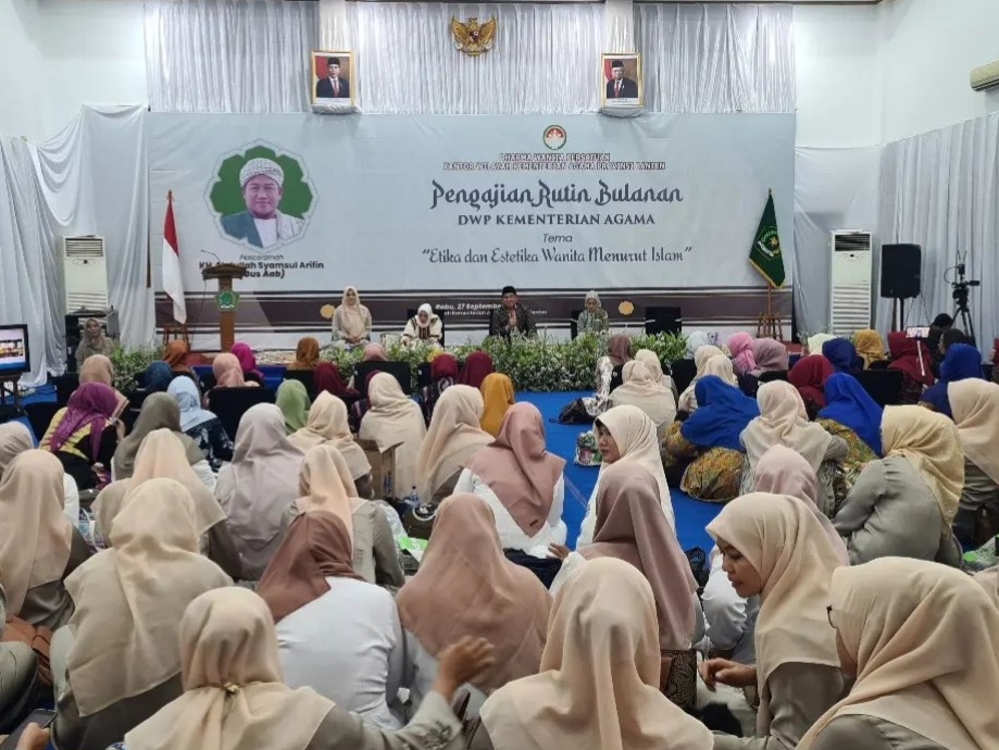 Pengajian bulanan DWP Kementerian Agama RI.